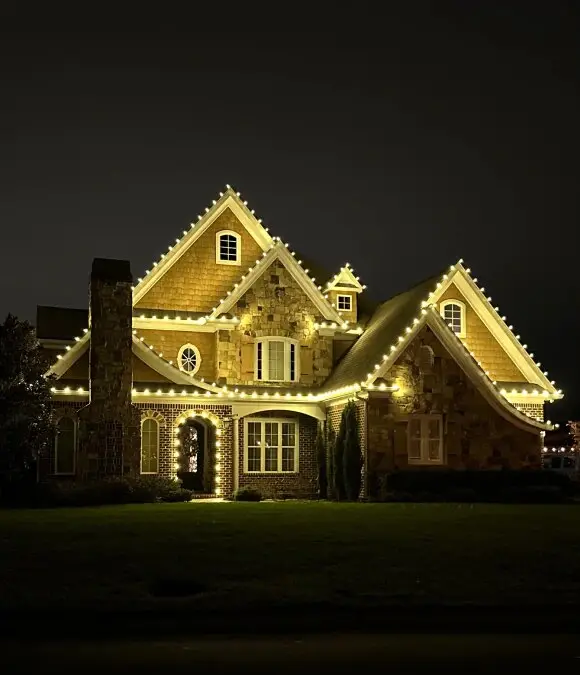 A house lit by Royal Acres for the holidays